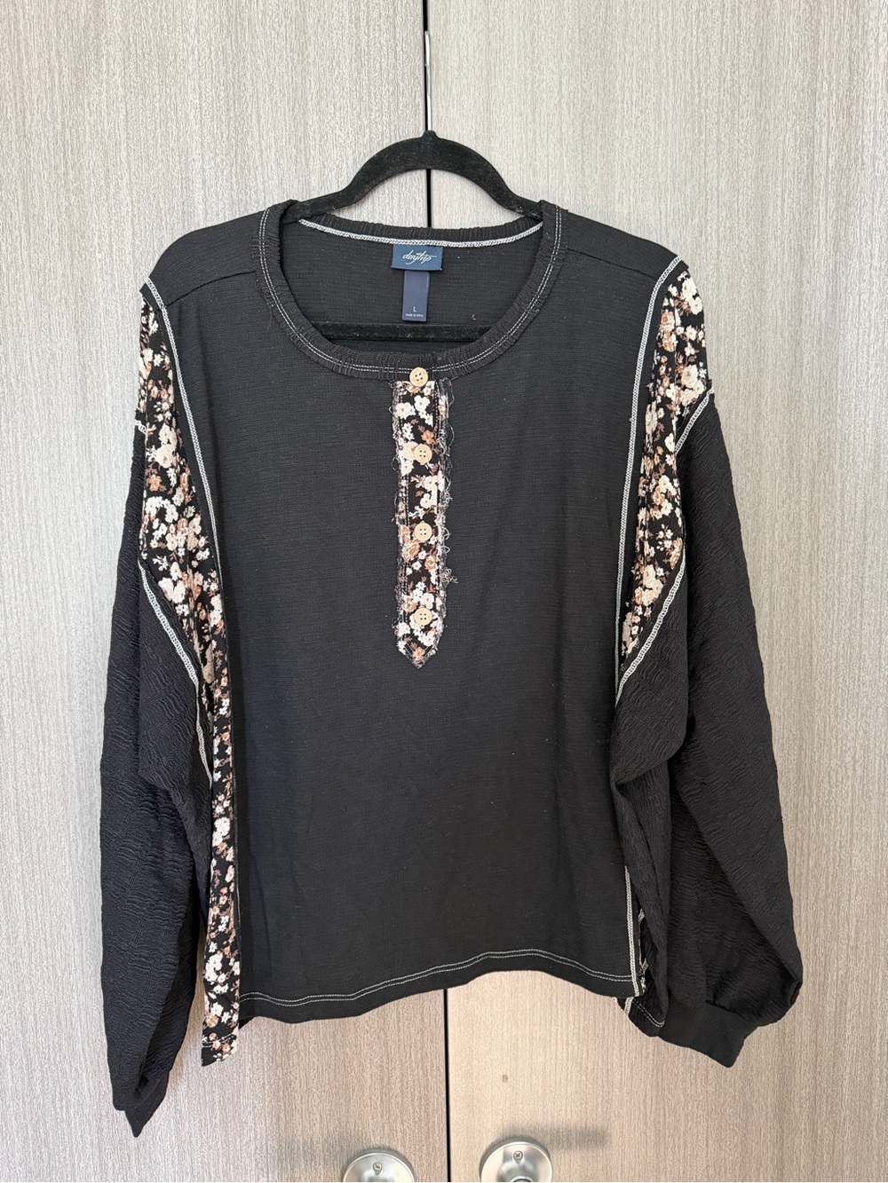 Daytrip Black Floral-Trim Long Sleeve Pullover